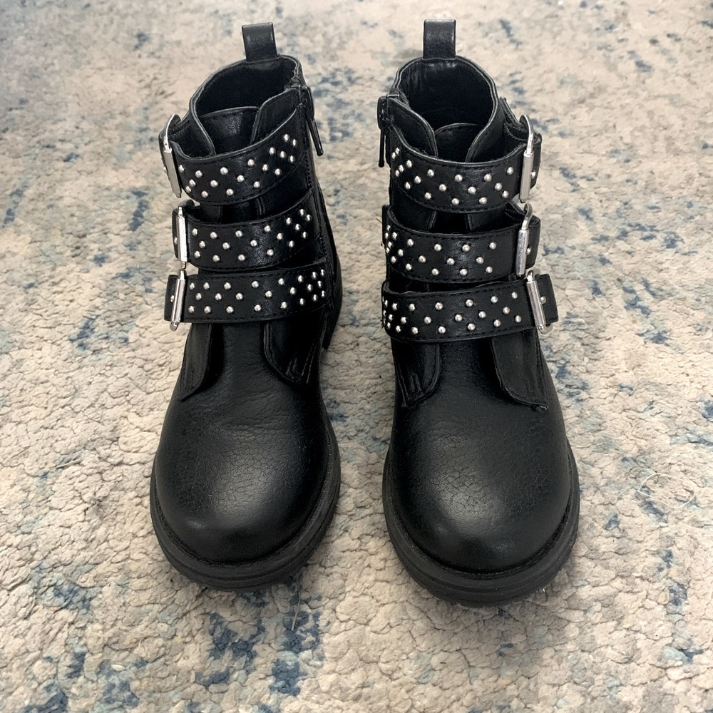 Girl studded boots
